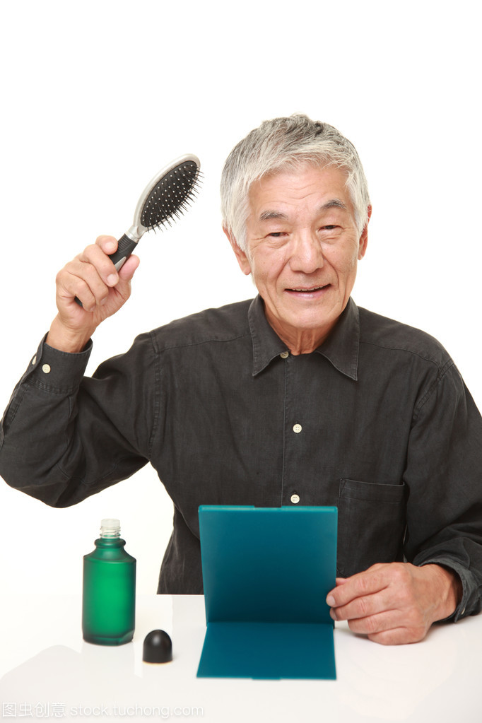 高級日本人如何通過專業(yè)沐浴用品實現(xiàn)頭發(fā)恢復與頭皮健康